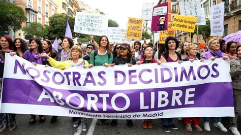 España Bloquea El Acceso A Una Ong Que Ayuda A Mujeres Para Abortar