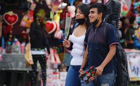 Mexicanos Gastan Entre 700 Y Mil 500 Pesos En Regalos Del Día Del Amor Y La Amistad