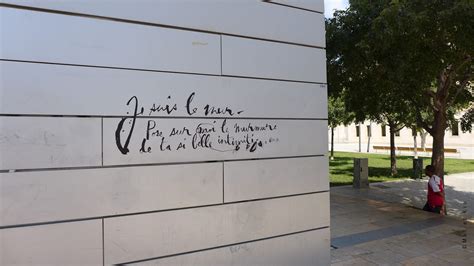 Phrases Poétiques Sur Les Murs De La Ville De Barcelone Mel Et Kio