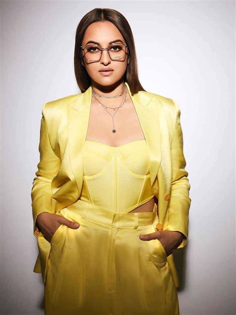 Double Xl Starring Huma Qureshi And Sonakshi Sinha To Tackle The Issue Of Fat Shaming