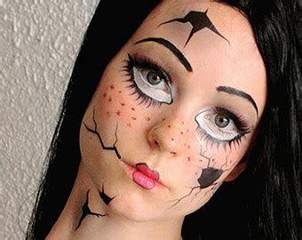 According to delamar academy, makeup artists often use latex, prosthetic the type of fantasy makeup used also depends on where the model will be seen. Easy Fantasy Makeup Ideas - Mugeek Vidalondon