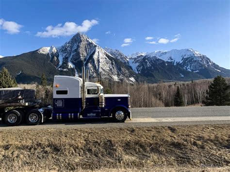 11 Wonderful Views Long Distance Truckers See Chicks And Machines