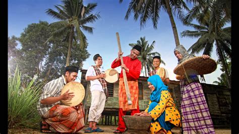 Budaya ini tumbuh di tengah masyarakat dan diwariskan secara turun temurun. Polemik Etimologi Nama Melayu - The Patriots