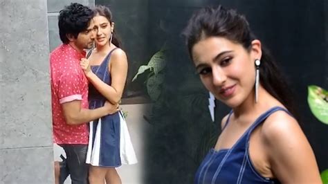 Varun Dhawan Hot Kiss To Sara Ali Khan Front Of Media Coolie No1