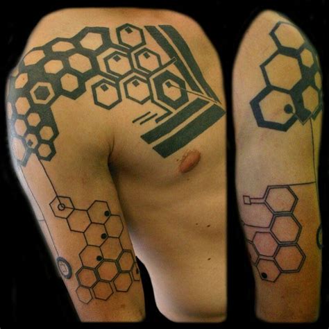Love This Hexagon Shoulder Piece Hexagon Tattoo Tattoos Geometric