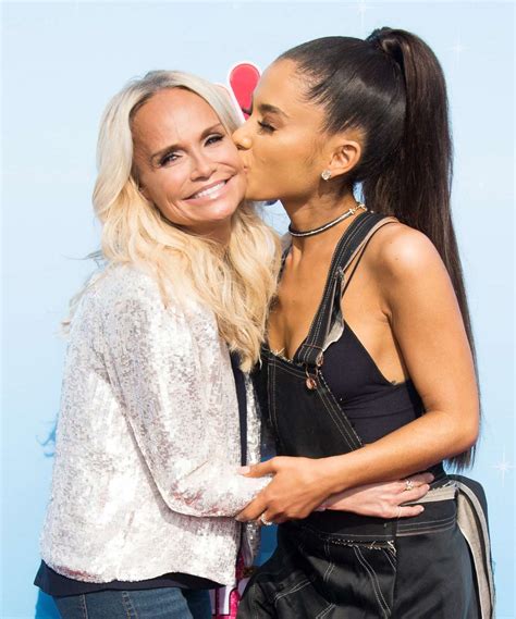 The Surprising Way Hairspray Live S Ariana Grande And Kristin Chenoweth First Met Instyle
