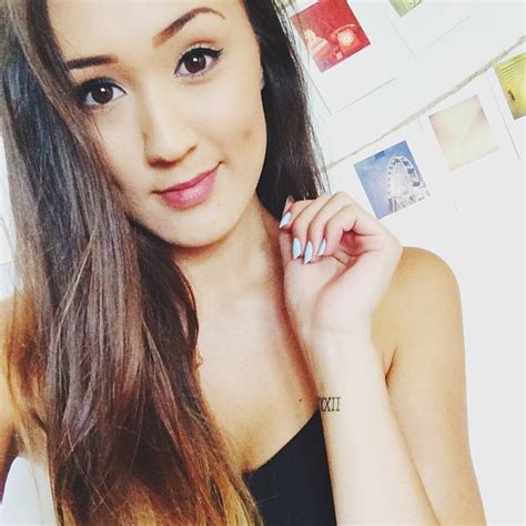 Laurdiy Sexy Pictures 55 Pics Sexy Youtubers
