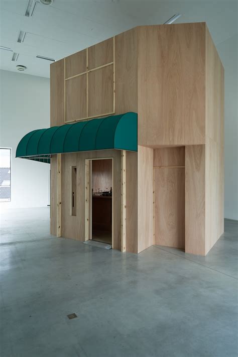 The evolving tableau and documentary appropriation in thomas demand's 'badezimmer', received the henry rutgers scholar award. Haasje-over met de werkelijkheid - Thomas Demand in M ...