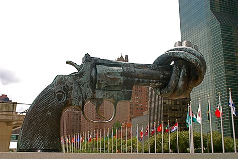 Nyc ♥ Nyc Non Violence Sculpture At The United Nations Headquarters