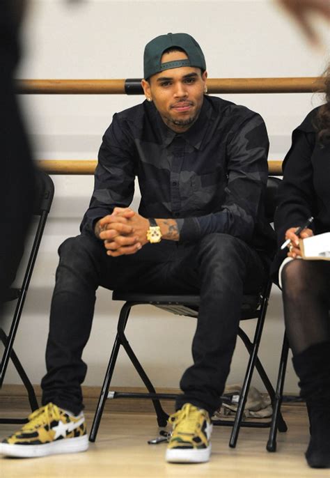Chris brown kicks off 2016 with shirtless vegas performance | chris brown kicks off 2016 with chris brown hits the stage for a performance at drai's nightclub at the cromwell on friday night. Chris Brown's big night out calls for club tantrum ...