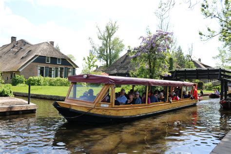 Giethoorn is a village in the dutch province of overijssel. Rondvaart Giethoorn - Koppers Giethoorn
