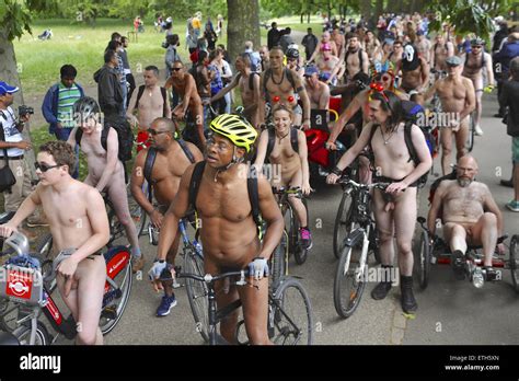 Londres Royaume Uni Juin Des Centaines De Petites Annonces Pour Les Cyclistes Sont