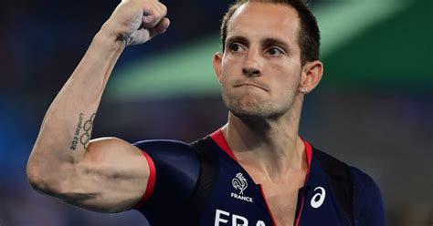 French Pole Vaulter Claims Rio Crowd Booed Him To Help Brazilian Win Huffpost Sport