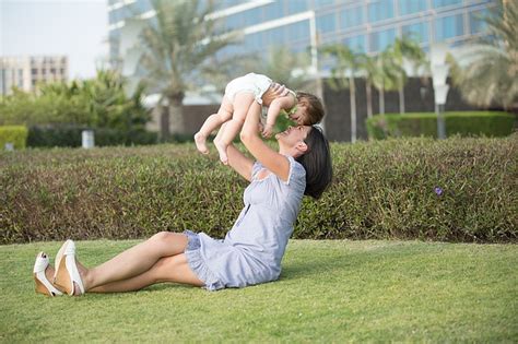 Gürtelrose beginnt häufig mit leichtem fieber, man fühlt sich krank, müde und abgeschlagen. Gürtelrose bei Kindern | ☞ Uhrsache, Symptome, Ansteckung