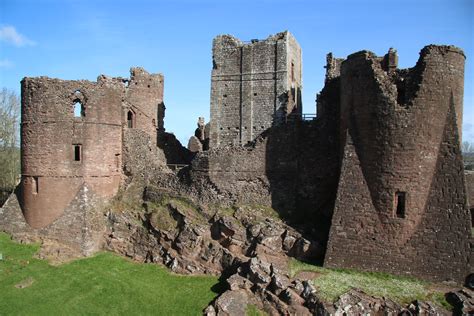 goodrich castle herefordshire standing in open countrysid… flickr