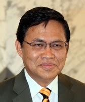 Excellencies, distinguished guests, ladies and gentlemen. Usaha kerajaan Sarawak melantik juruukur swasta adalah ...