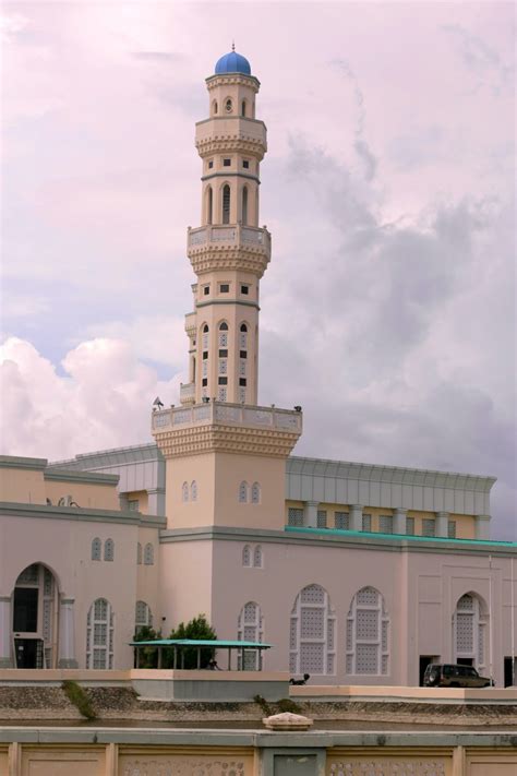 Featuring 500 rooms with views of the ocean TravelWithShark: Masjid Bandaraya ~ Kota Kinabalu City Mosque