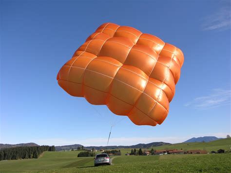 Round And Cruciform Parachutes Independence Paragliding