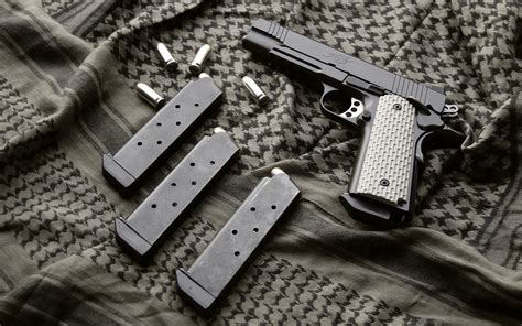 1024x768 Resolution Gray And Black Semi Automatic Pistol With Three