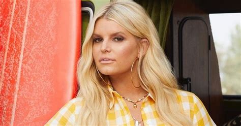 Jessica Simpson Flaunts Mind Blowing Lbs Weight Loss In Skimpy Daisy