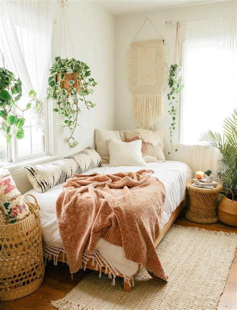 Monkey business images / shutterstock.com. 1001 + idées de décoration de chambre de fille en rose et gris