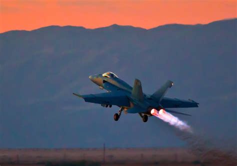 F 18 Taking Off At Sunset With Full Afterburner 군용기