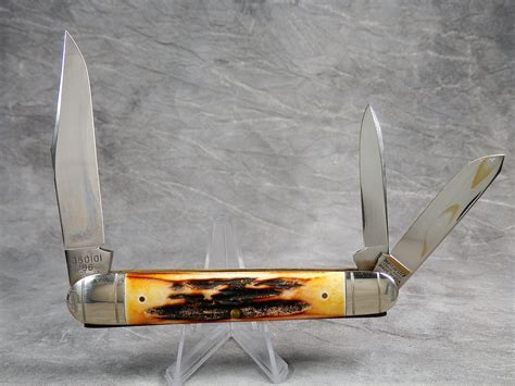 Stainless steel bolsters mark the transition from the blade to the handle. 1996 WINCHESTER Stag Limited Edition NKCA Club 3-Blade Whittler Pocket Knife