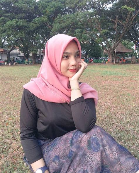 Pin Oleh Ikeh Kimochi Di Hijab Stylist 3 Di 2021 Wanita Jilbab