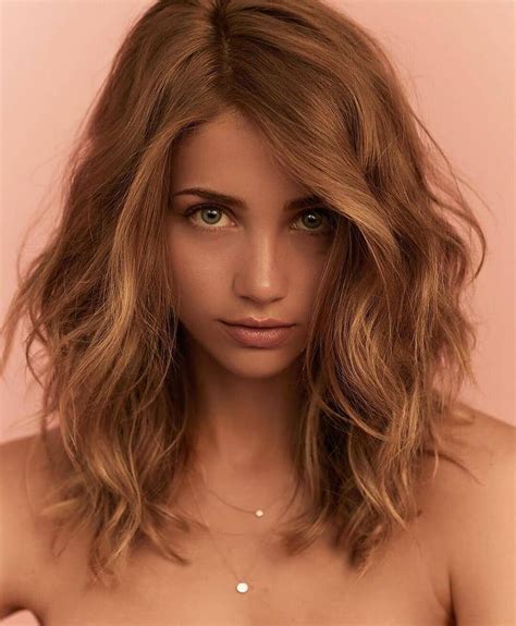 The Incomparable Emily Rudd Emily Rudd Corte Y Color Shoulder Length