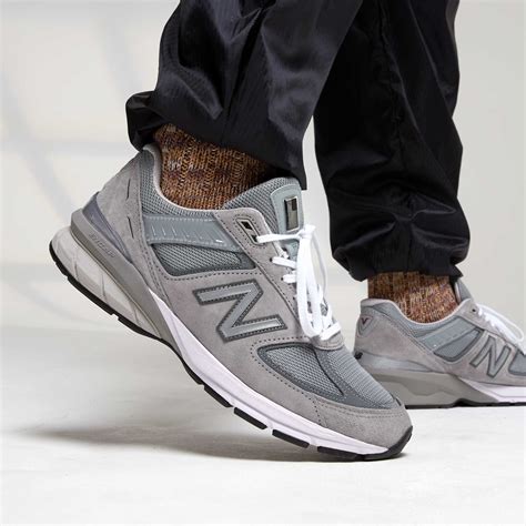 New Balance Sneakers 990v5