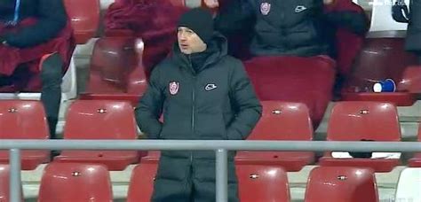 Îi urăm bun venit în familia noastră lui edward iordănescu și cât mai multe realizări împreună! Lovitură pentru CFR Cluj: Edi Iordănescu ratează derby-ul ...