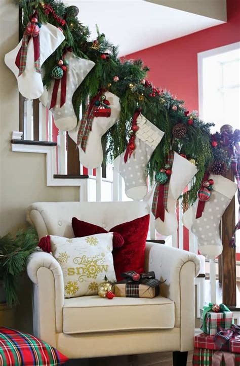 Check out this quick and easy solution and time saver! Tips for Hanging Banister Garland | FYNES DESIGNS