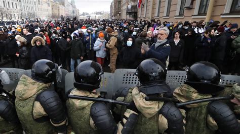 Navalny Supporters Defy Crackdown To Protest Across Russia The Moscow Times