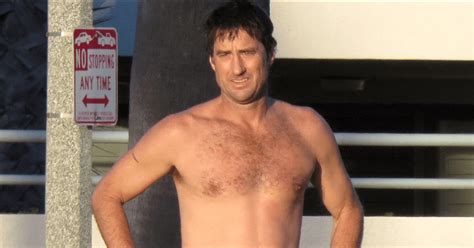 Luke Wilson Shirtless At The Beach In La Pictures Popsugar Celebrity