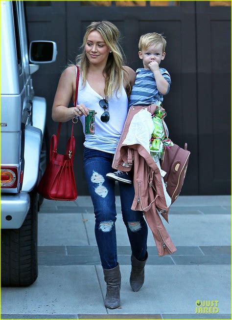 Hilary Duff Steps Out Without Wedding Ring Hilary Duff Steps Out