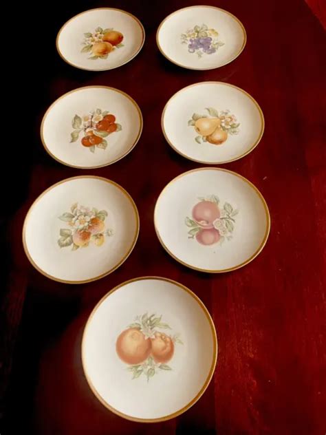 Vintage Hutschenreuther Selb Bavaria 8 Fruit Plates With Gold Trim