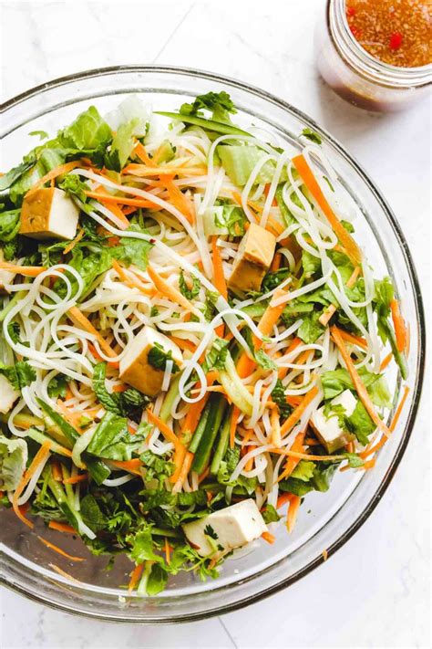 Rice noodles are much more delicate and fragile than their wheat noodle counterparts. Vietnamese Vermicelli Noodle Salad with Tofu - Okonomi ...