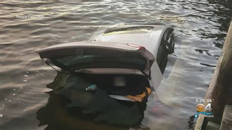 Florida Kayaker Paddleboarder Save Woman Trapped Underwater In Car