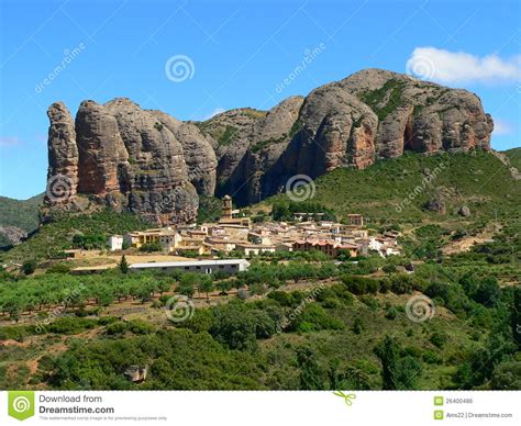 Reino de españa), is a country in southwestern europe with some pockets of territory across the strait of. Aguero, Huesca (Spanien) stockfoto. Bild von ...