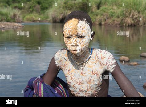 Surma Junge Im Fluss Mit Körper Gemälde Kibish Omo River Valley