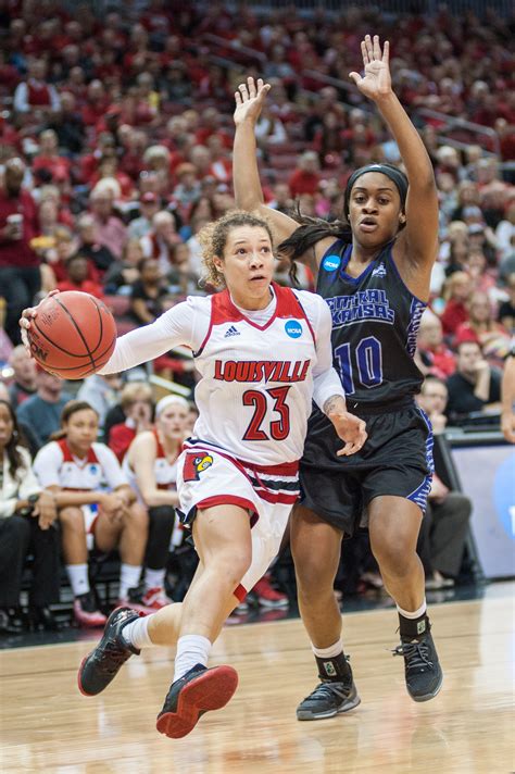 Women S Basketball Dominates In First Round Of Ncaa Tournament The