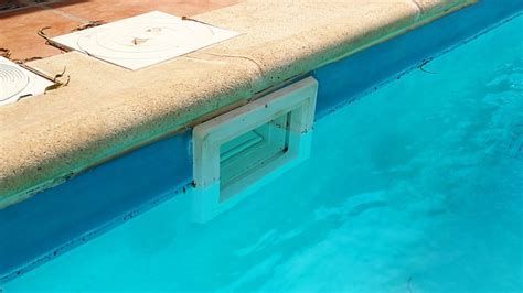 How Do Pool Skimmers Work