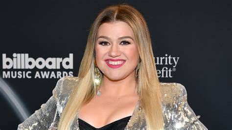 Kelly Clarkson Has Something Serious To Say To Body Shamers