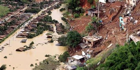 Ada 17 titik banjir dan longsor di beberapa kecamatan Pangandaran