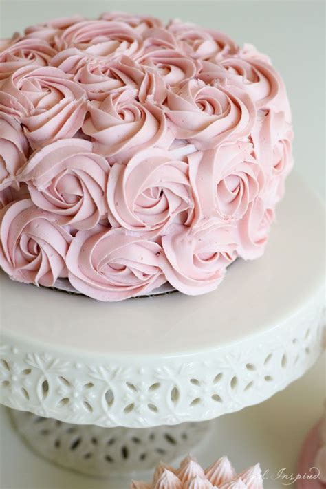 I expected with a name like decorator frosting that it would be close to a royal icing or stiffer.it is not. Simple and Stunning Cake Decorating Techniques (With ...