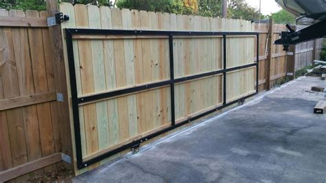 Roll Fence Gate Systems Ultimate Siding And Gutters