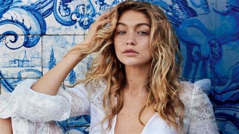7 Best Long Beach Waves Hairstyles - HairstyleCamp