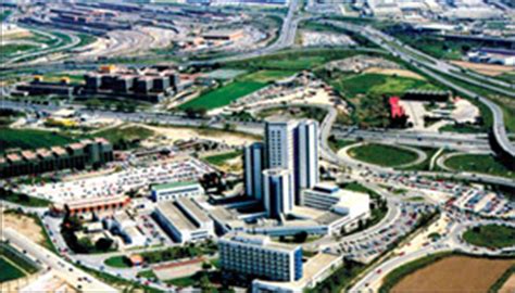 Compta amb múltiples àrees d'excel·lència i aposta per la docència, la recerca i la innovació. MEDICINA i ARQUITECTURA BARCELONA