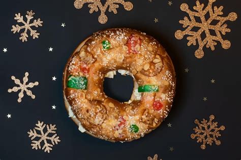 Premium Photo Top View Of An Epiphany Cake Roscon De Reyes On A Dark