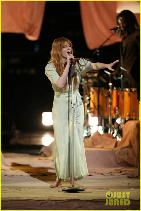 Florence The Machine Perform New Song Hunger On The Voice Finale Video Photo